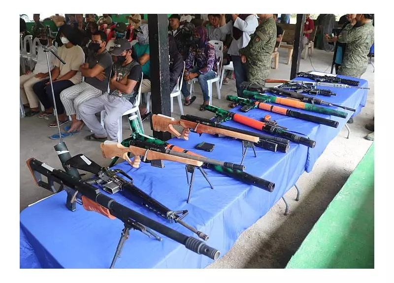 16 Dawlah Islamiyah, BIFF Members Surrender in Maguindanao del Sur