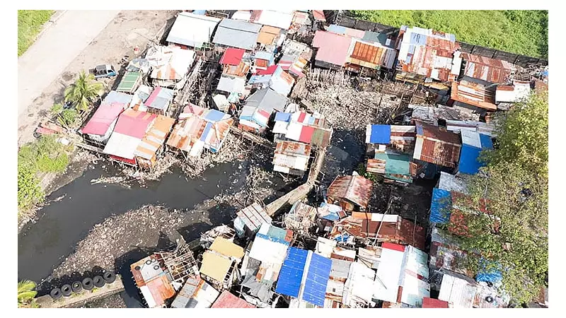 Bacolod Evicts 27 Families, Issues Violation Orders for Creek Encroachments