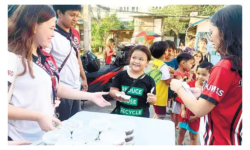 Cebu Students Serve Warm Champorado to Typhoon Tino Evacuees