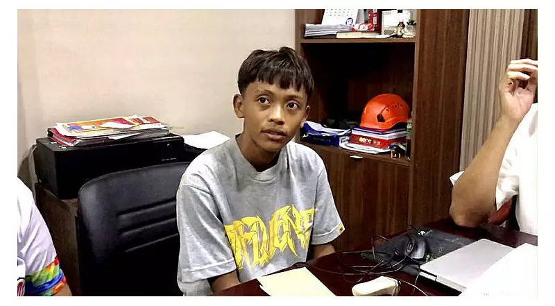 Cebu Teen Saves 50 from Typhoon Tino, Earns Scholarship