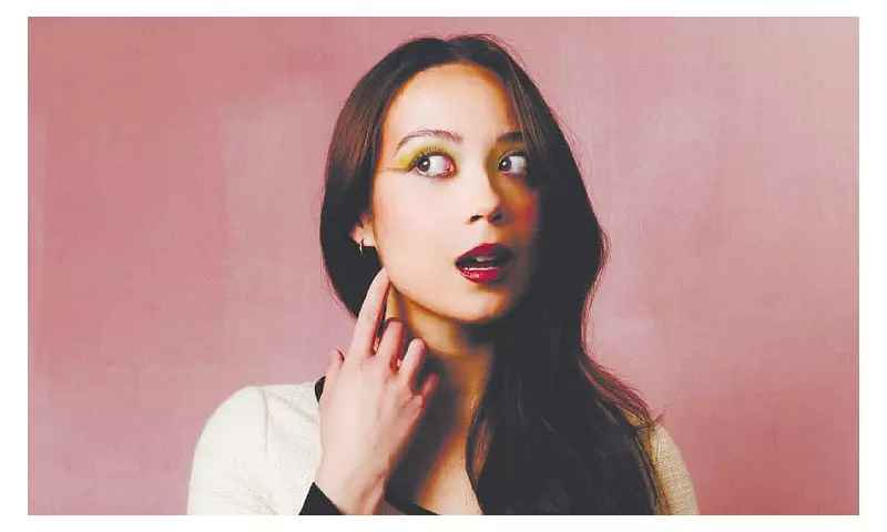 Laufey Releases New Holiday Song 'Santa Claus Is Comin' to Town'