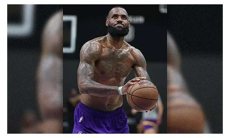 LeBron James Cleared for Contact, Nearing Lakers Return