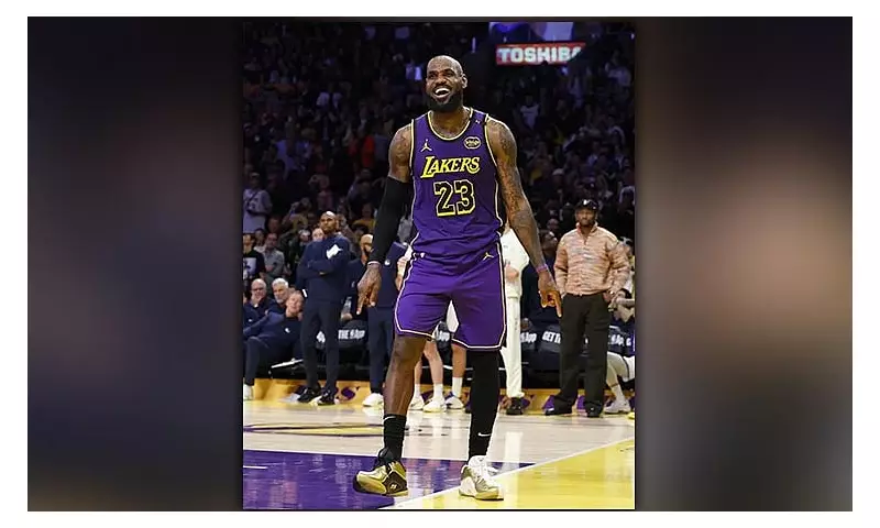 LeBron James Returns with 12 Assists as Lakers Beat Jazz 140-125