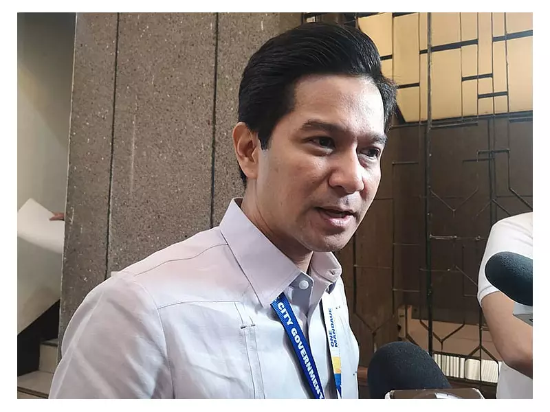 Mandaue Mayor Explains Typhoon Cleanup: Major Roads First