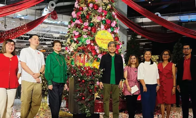 Metro Stores Cebu Kicks Off Holidays with Festive Tree Lighting