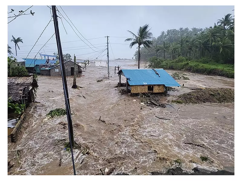 Super Typhoon Uwan Forces Nearly 1 Million Filipinos to Evacuate
