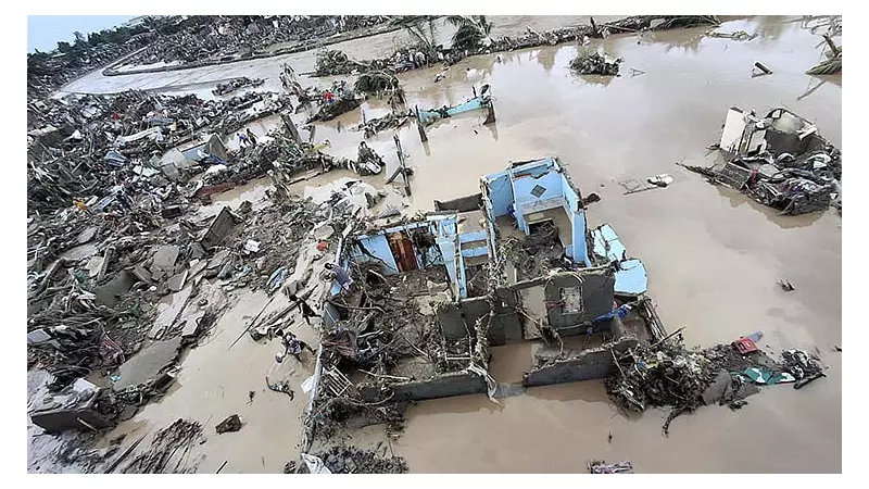 Typhoon Tino Ravages Visayas: 1 Dead, Thousands Displaced in Severe Storm