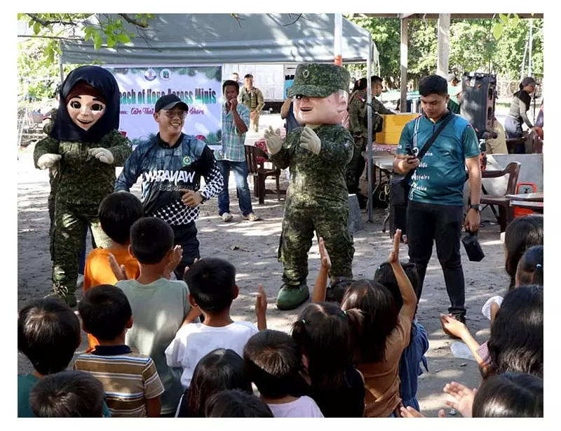 11th Infantry Division Brings Christmas Cheer to Minis Island, Sulu