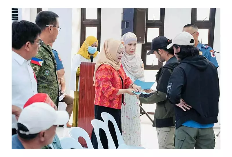54 MILF, MNLF Members in Basilan Get Safe Conduct Passes for Amnesty