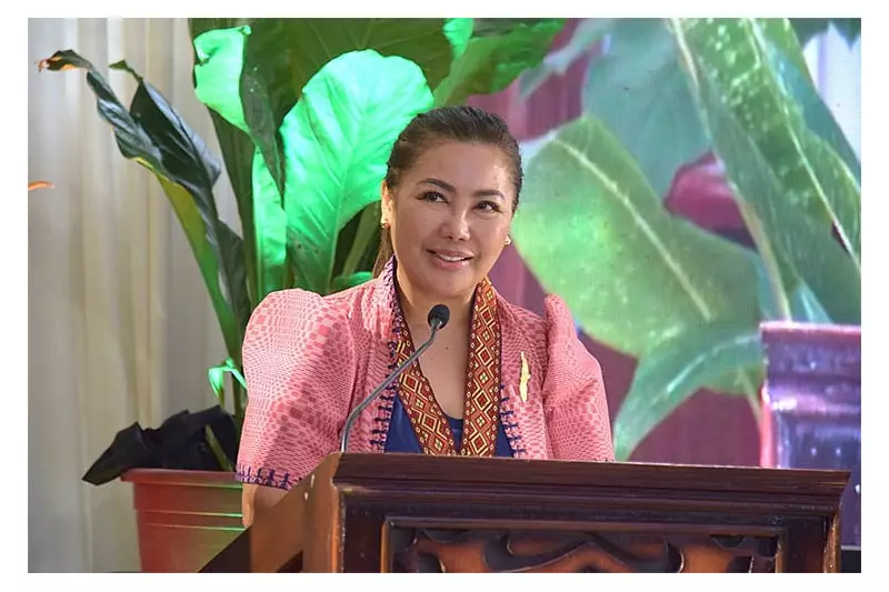 Cebu Governor Faces Ombudsman Complaint Over Sea Ambulance Claims