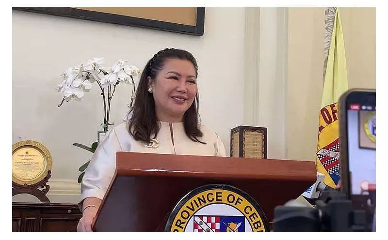 Cebu's 9,000+ Barangay Health Workers Get Christmas Cash, Uniforms