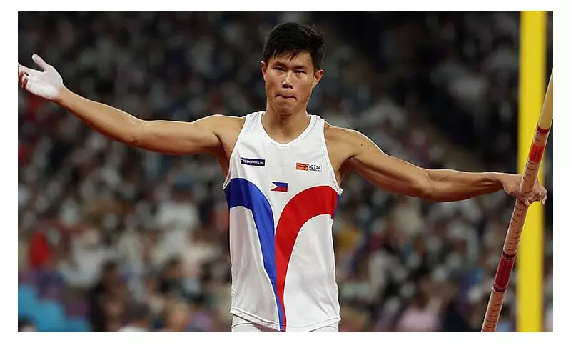 EJ Obiena Celebrates Christmas in PH After 8 Years, Reflects on 2025 Season