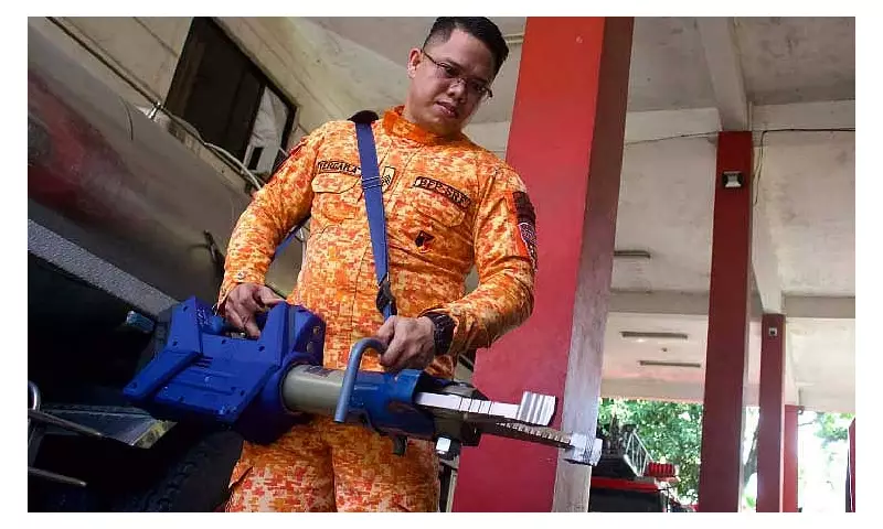 FO3 James Vergara: An Angeles Firefighter's Christmas Vow of Service