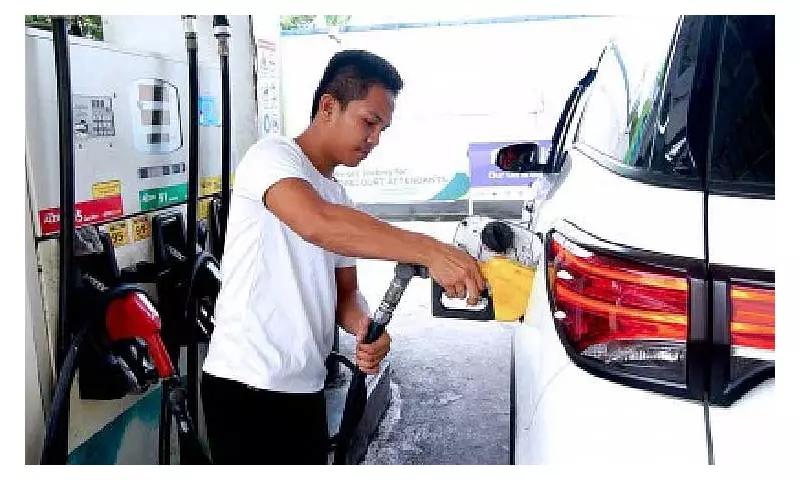 Fuel Prices Shift: Diesel Down P2.90, Gasoline Up P0.20 per Liter