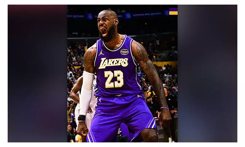 LeBron James Injured in Lakers Win vs Kings, Exits with Back Pain