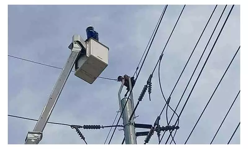 Man on Drugs Climbs Davao Light Post, Causes Christmas Day Power Outage