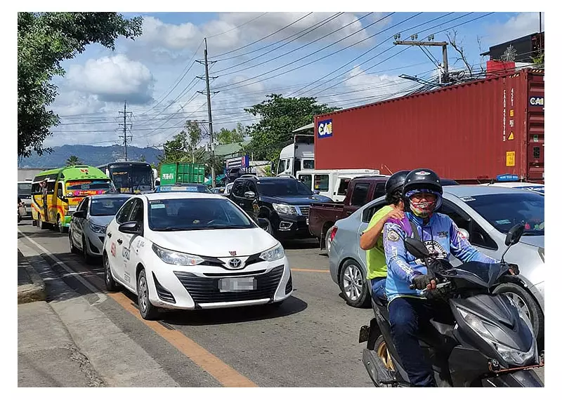 Mandaue City Traffic Worsens Due to Holiday Rush, Team Deploys Personnel