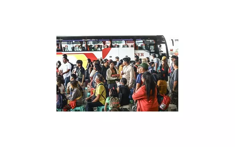 PNP Deploys 100,000+ Cops for Holiday Rush as Terminals Crowd