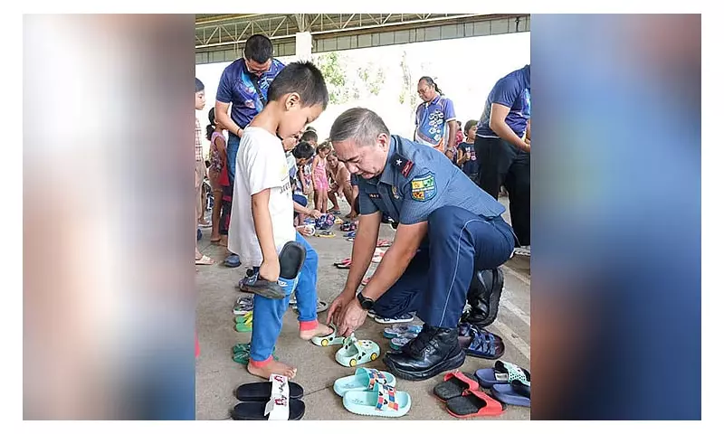 PRO-NIR Chief Distributes Aid to La Castellana Evacuees