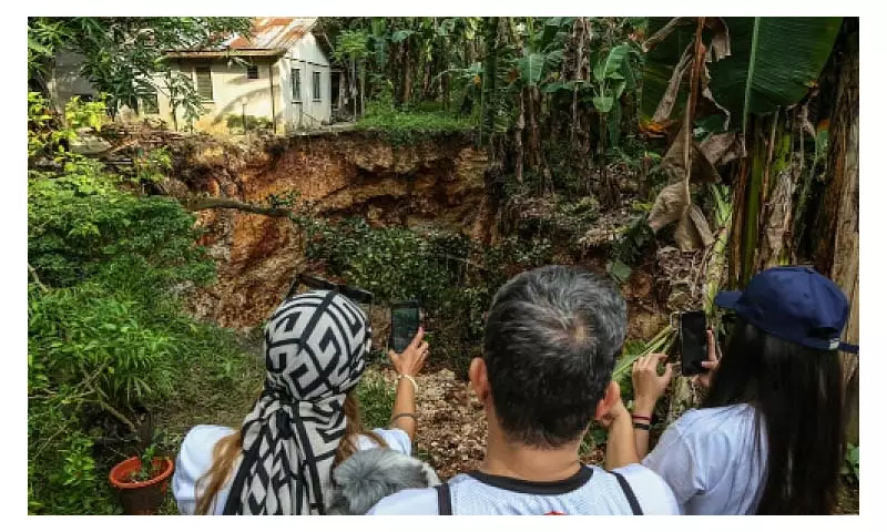 San Remigio Relocates 1,000 Residents After 60 Sinkholes Found Post-Quake