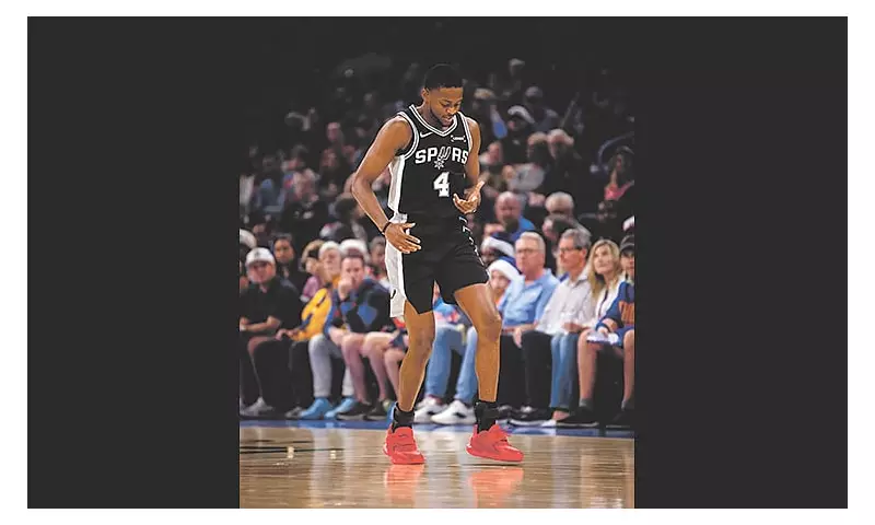 Spurs Dominate Thunder 117-102, Fox Erupts for 29 Points on Dec. 26