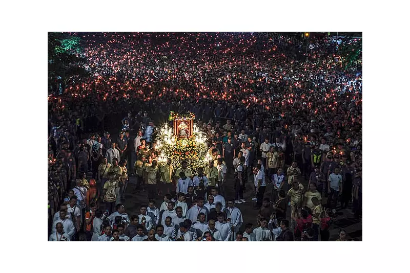 240,000 Devotees Join Peaceful Walk with Jesus in Cebu City