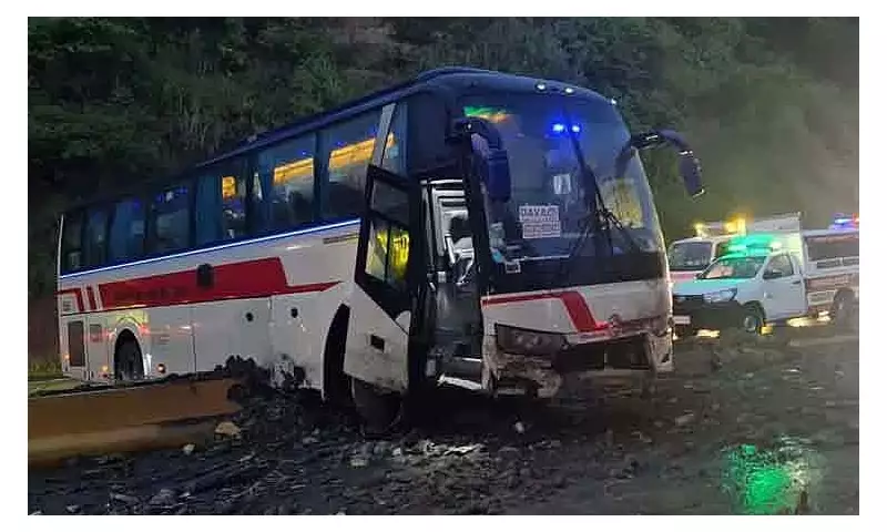 Bus Crashes into Center Island in Mawab, Davao de Oro; All Passengers Safe