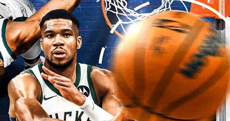 Giannis Antetokounmpo Hits Game-Winner, Bucks Edge Hornets 122-121