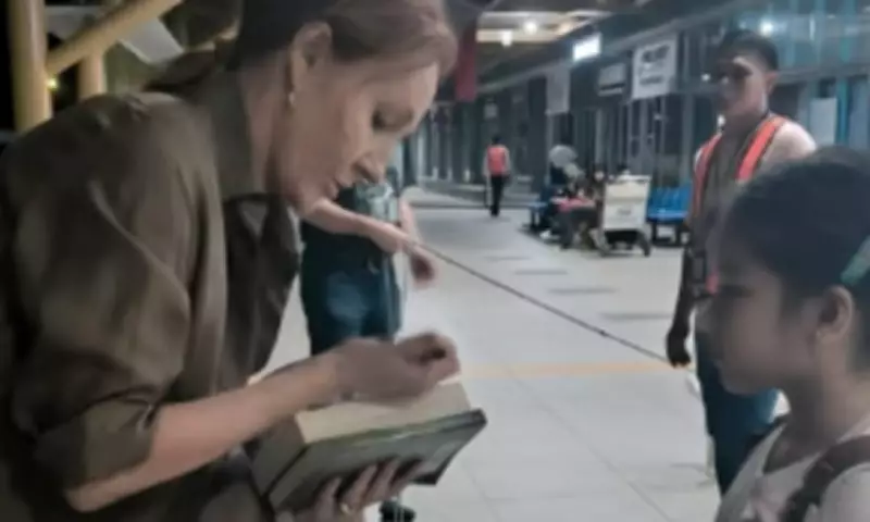 J.K. Rowling Spotted in Puerto Princesa, Palawan, Meets Young Filipino Fan