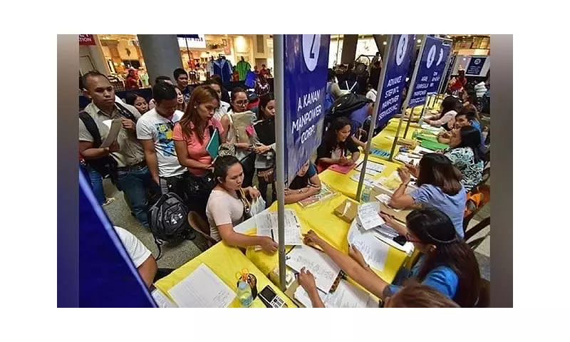 Philippines' Jobless Rate Hits 4.4% in Nov 2025, Up from 3.2% a Year Earlier