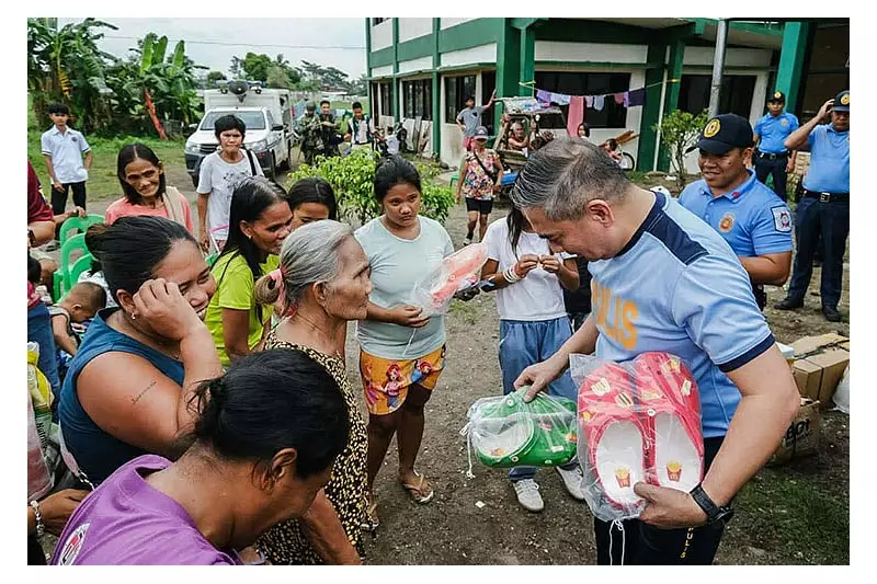 PRO-NIR Delivers Gifts to 217 Evacuees in Moises Padilla