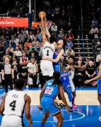 Spurs Fall to Thunder 118-98 as Wembanyama, Holmgren Clash in West Showdown