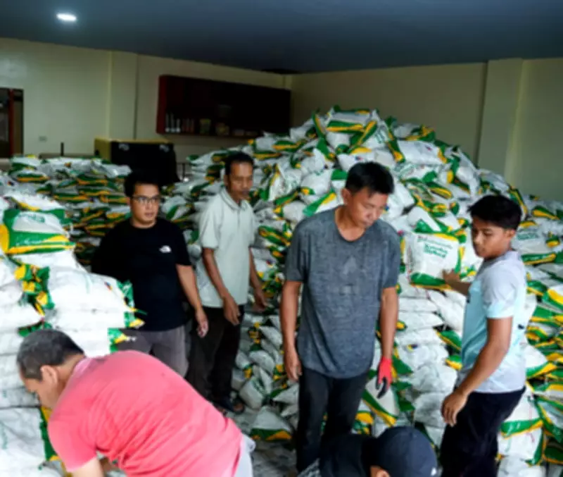 Basilan Distributes Rice Sadaqah to Residents During Ramadan Observance