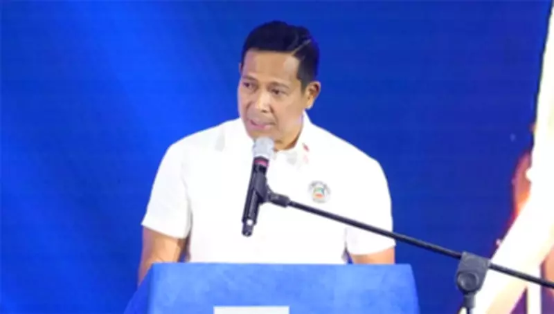 Bulacan Governor Accused of 'King-Like' Behavior on NLEX Expressway