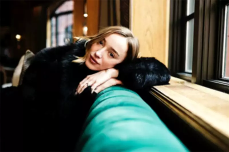 Phoebe Dynevor Lands Lead Role in 'Beach Read' Film Adaptation