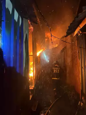 Fire Destroys 11 Houses in Bacolod, Injures One and Displaces 24 Families