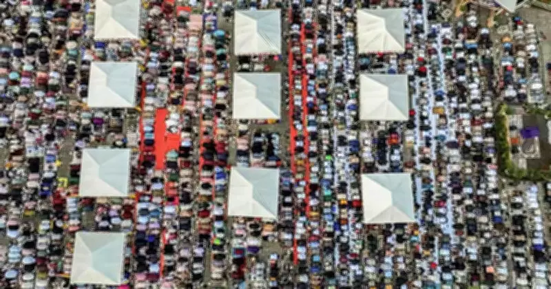 Cebu's Muslim Community Celebrates Eid al-Fitr with Prayer and Charity at Plaza Independencia