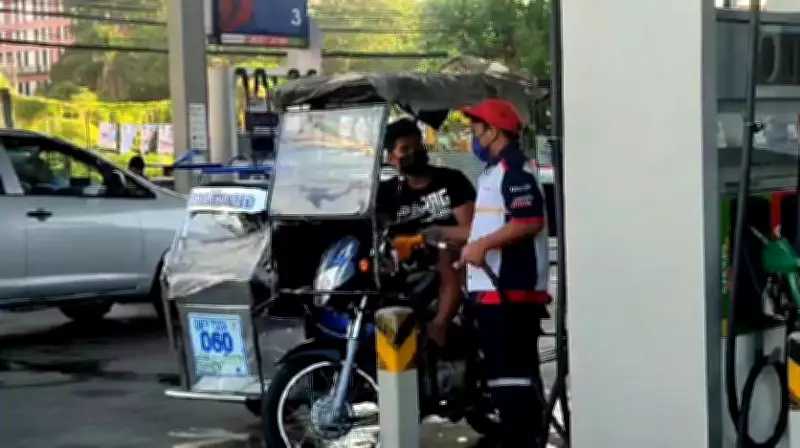 DSWD Warns Tricycle Drivers Over Cash Aid Distribution Schedule in Metro Manila