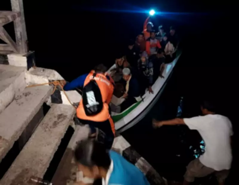 Mega Fishing Corporation Vessel Rescues 15 from Sinking Motorboat in Basilan