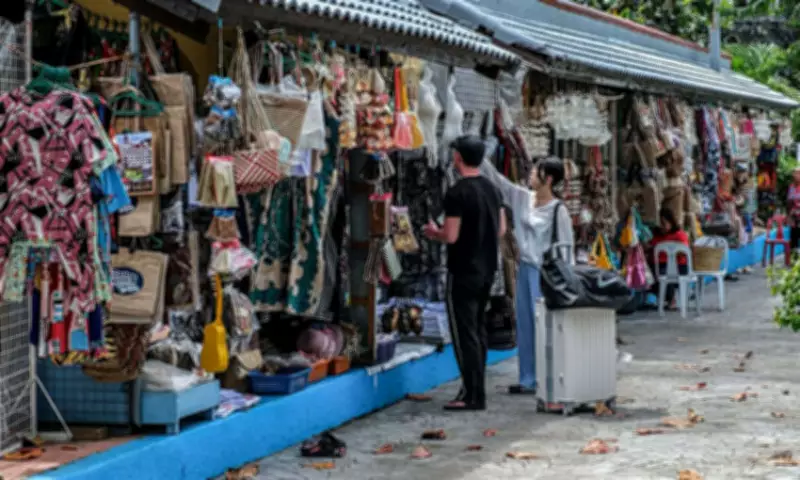 Seashell Souvenir Vendors at Liberty Shrine Struggle Amid Tourism Shifts