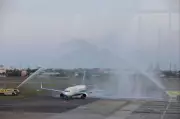 Xiamen Airlines Receives Water Cannon Salute in Cebu, Boosting Tourism Ties