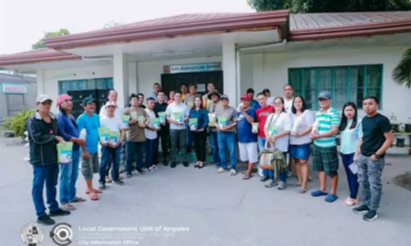 Angeles City Mayor Lazatin Leads Distribution of Farm Inputs to Local Farmers