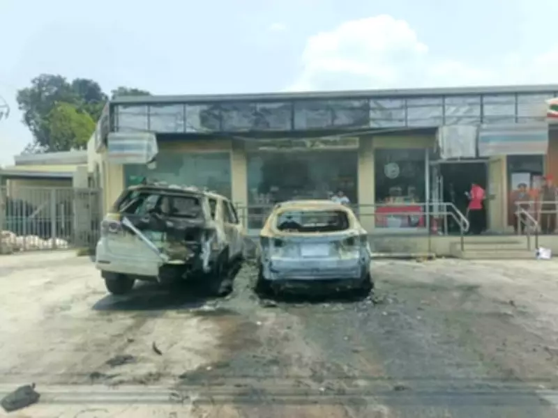 Fire in Floridablanca Destroys Two Vehicles, Damages Store