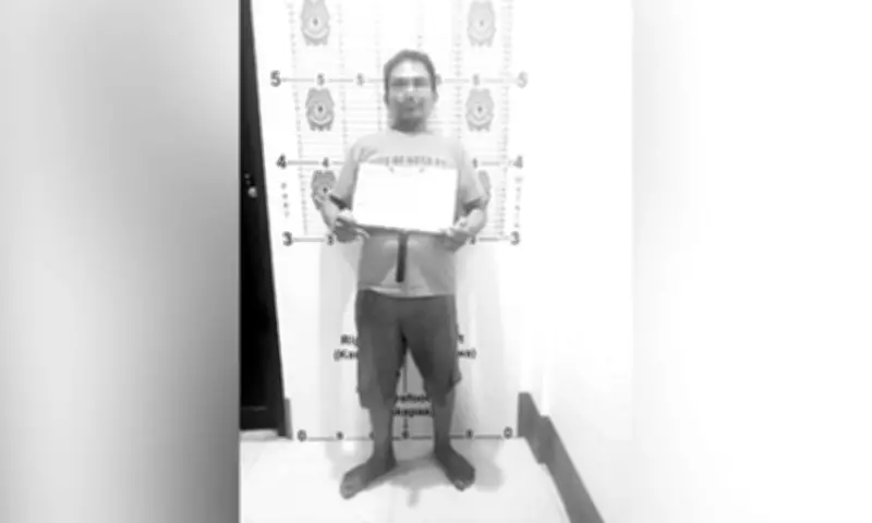 Suspect Flashes Dirty Finger in Mugshot After Disco Stabbing in Naga City