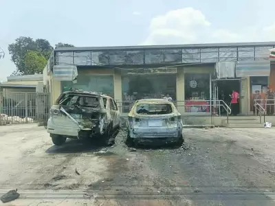 Fire in Floridablanca Destroys Two Vehicles, Damages Store