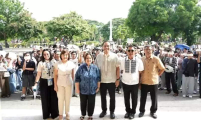 227 Scholars Receive P4,000 Each from Pampanga Governor