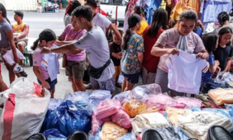 Cebu Parents Rush to Buy School Supplies as Classes Near