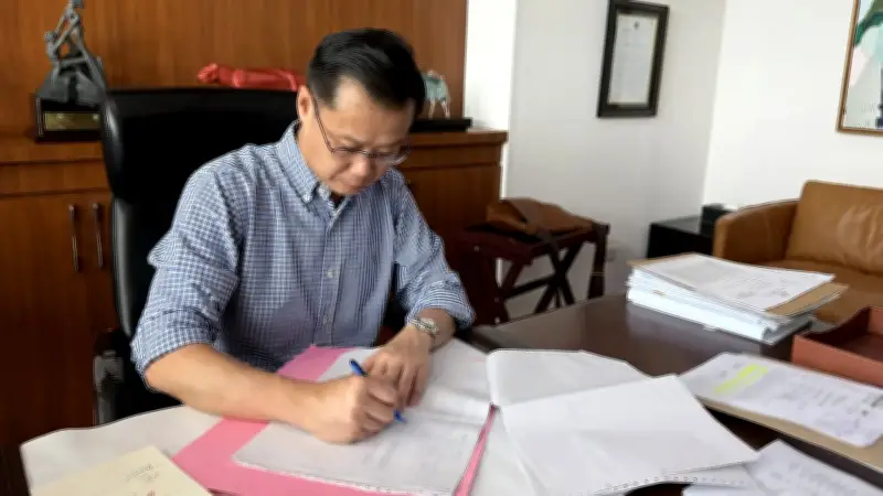 Gatchalian Signs Senate Payroll Checks Amid Leadership Row