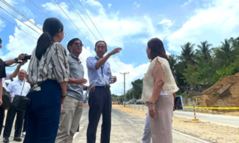 Naga homeowners demand compensation during Marcos visit