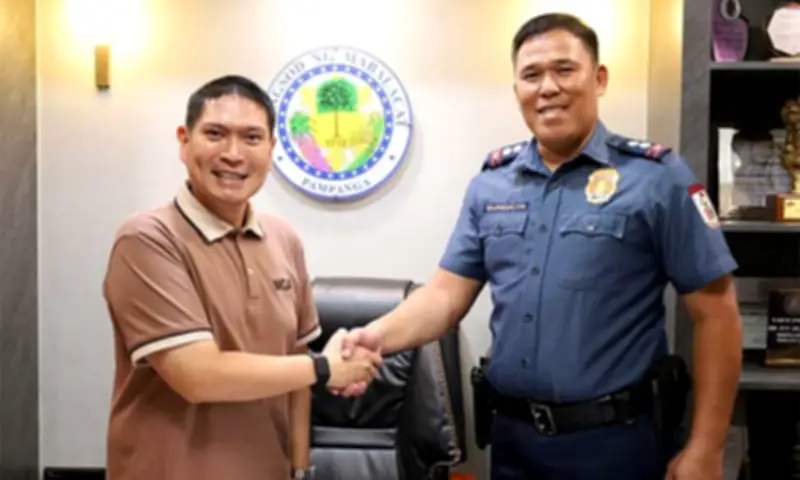 New Mabalacat Police Chief Pays Courtesy Call to Mayor Aquino